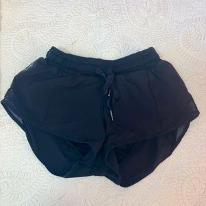 Lululemon Black Hotty Hot 2.5” shorts size 2